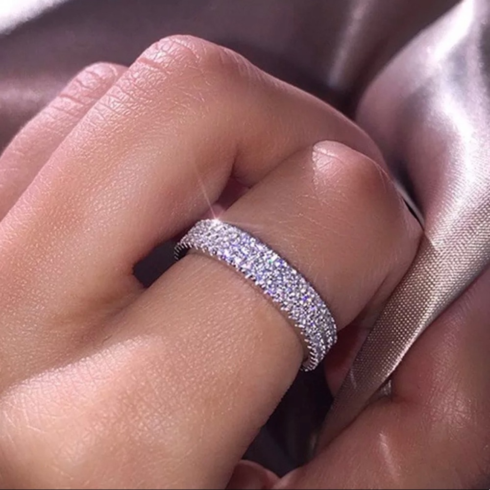 ✨BEST SELLER✨Gorgeous Dainty Band✨ - Picture 2 of 8